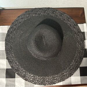 Women’s wide brim hat